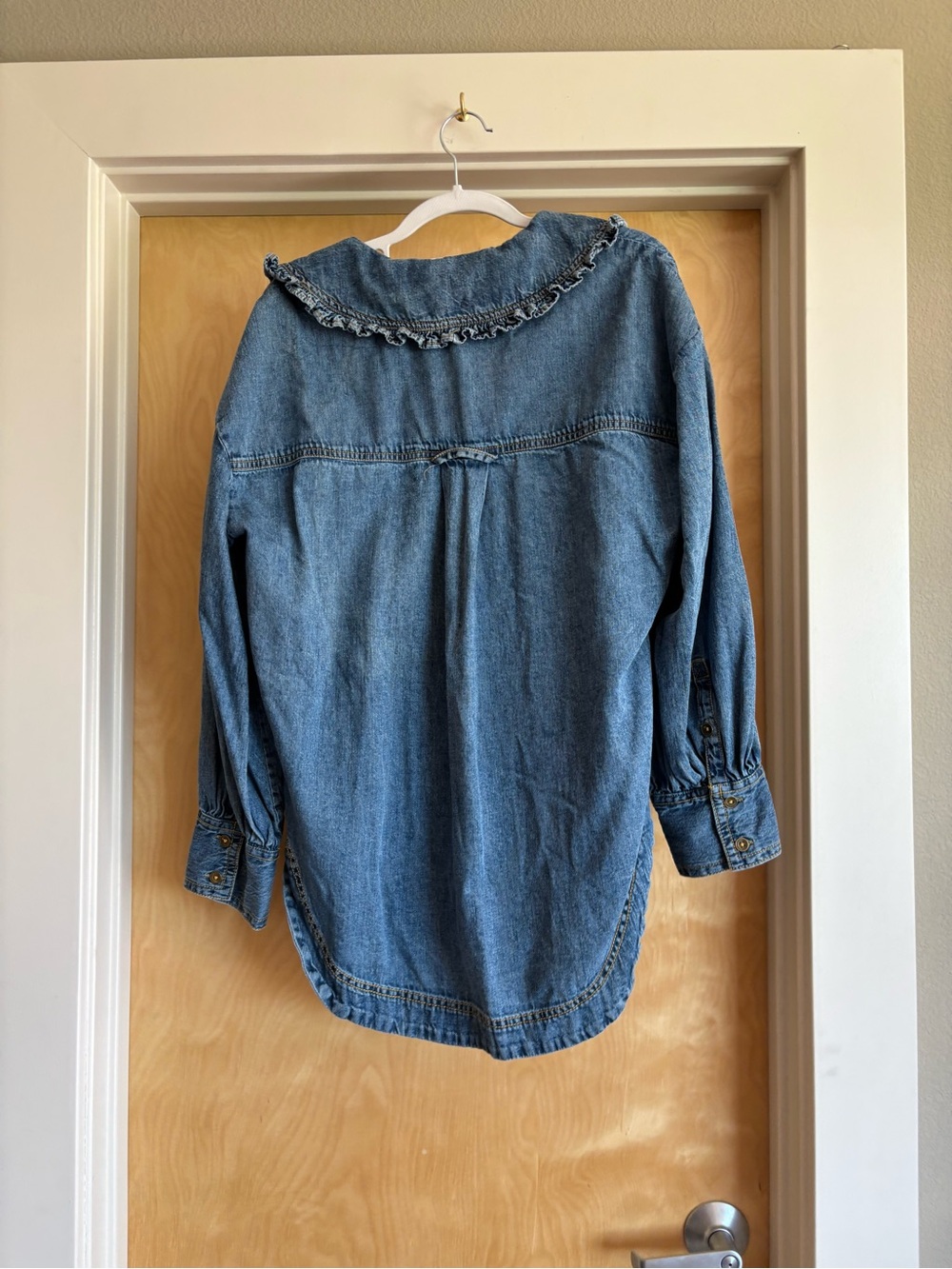 Pilcro Anthropologie Denim Ruffle Collar Shirt Sz S Oversized Button Front - Picture 2 of 3